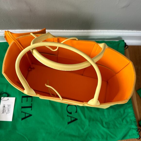 Bottega Veneta Acro Medium Woven Leather Tote - Picture 7 of 12